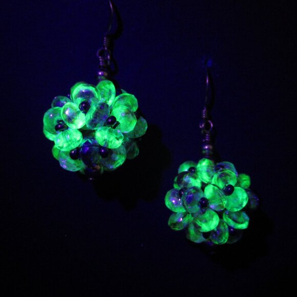 Handwoven UG beaded bead earrings - Picture 1 of 11